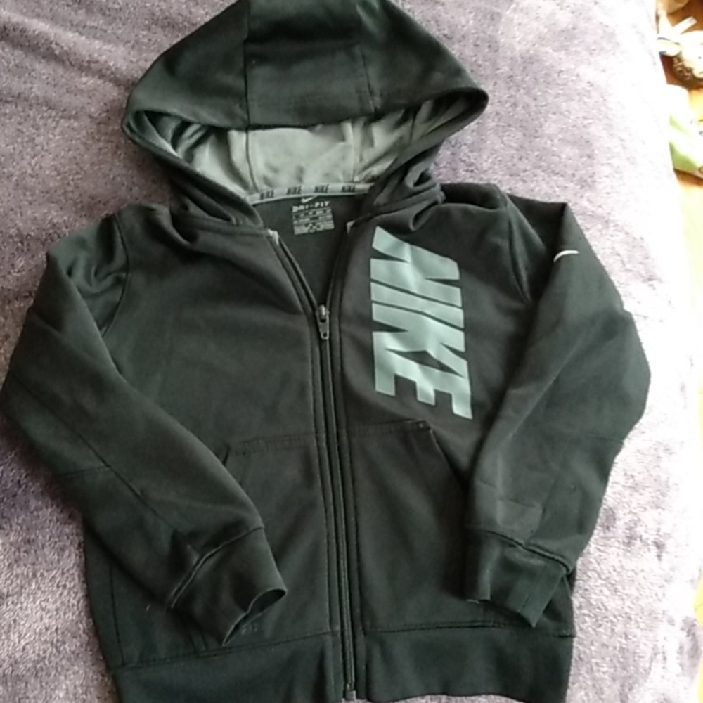 Boys zip up size 4 Nike jacket
